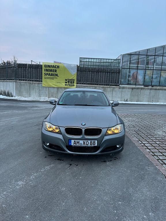 Gebraucht BMW 318 143 PS (105 kW) 2009 Grau Limousine