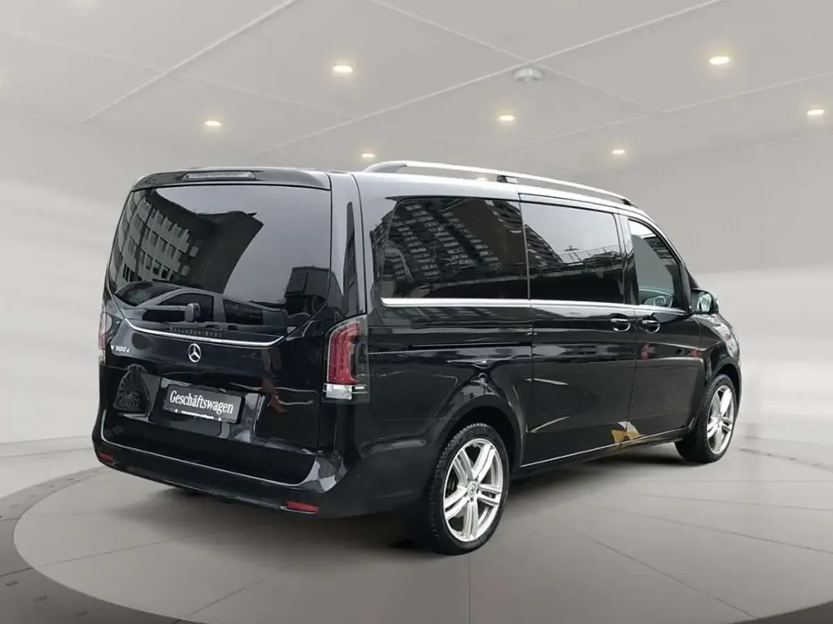 Gebraucht Mercedes V300 237 PS (174 kW) 2025 Schwarz Van / Kleinbus