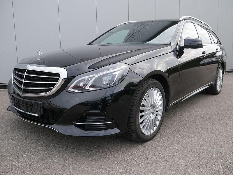 Schwarz Gebraucht 2013 Mercedes E220 Elegance Kombi | 12.750 € (Fairer Preis) - Bild 1/4