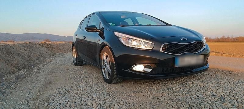 Gebraucht Kia Ceed 100 PS (73 kW) 2015 Schwarz Kleinwagen