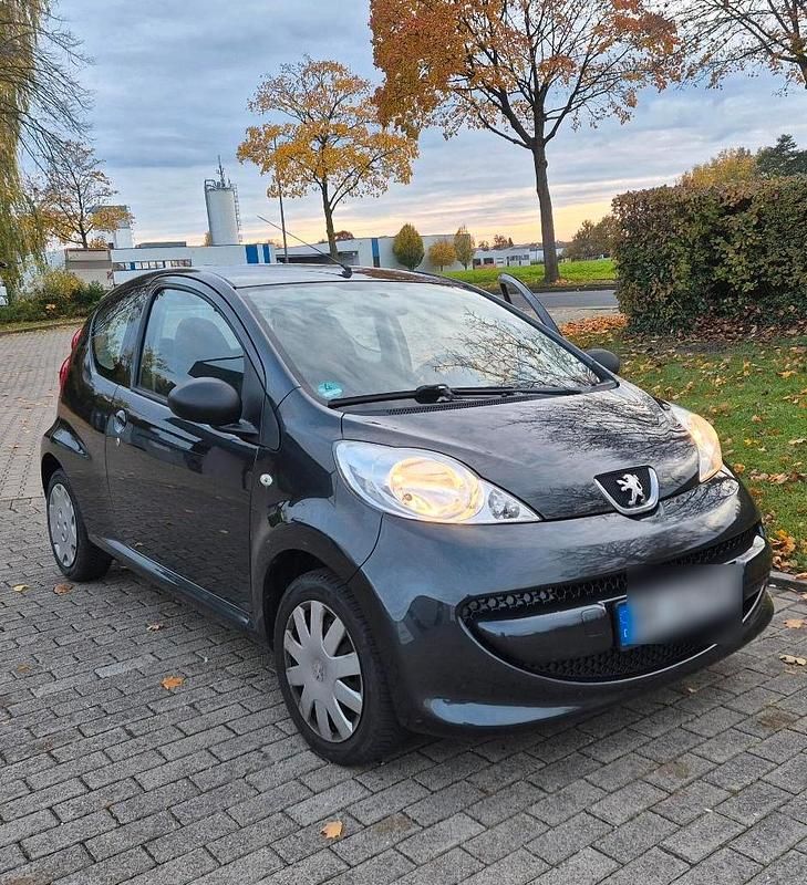 Grau Gebraucht 2007 Peugeot 107 Kleinwagen | 1.400 € (Teuer) - Bild 1/4