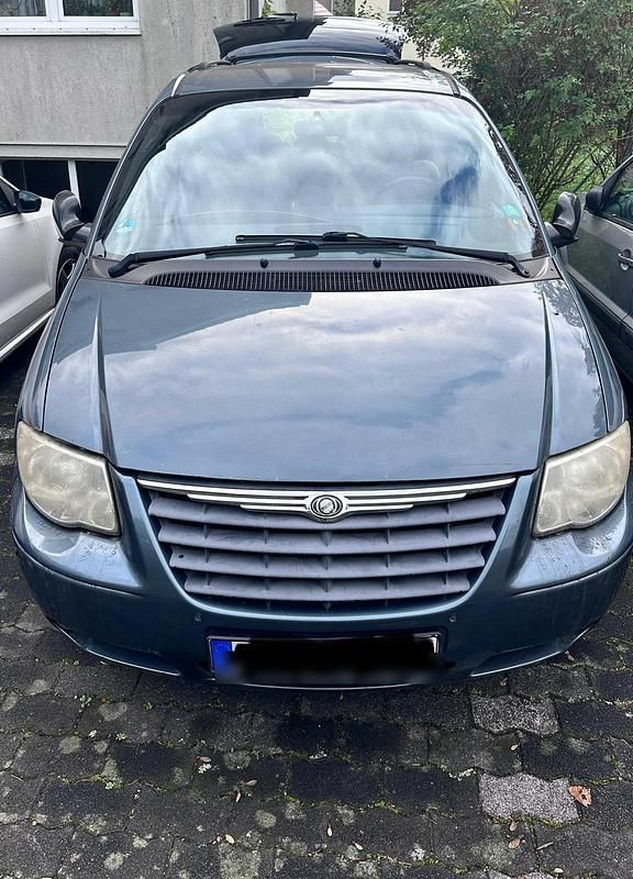 Grau Gebraucht 2006 Chrysler Voyager Van / Kleinbus | 950 € (Guter Preis) - Bild 1/4
