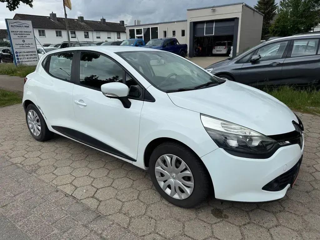 Używany Renault Clio IV Expression 73 KM (53 kW) 2014 Biały Sedan/Limuzyna
