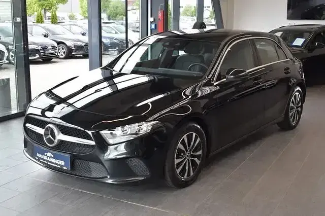 Gebraucht Mercedes A200 Progressive 150 PS (110 kW) 2020 Schwarz Limousine