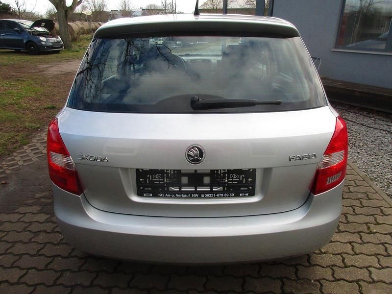 Gebraucht Skoda Fabia Active 60 PS (44 kW) 2015 Silber Kleinwagen