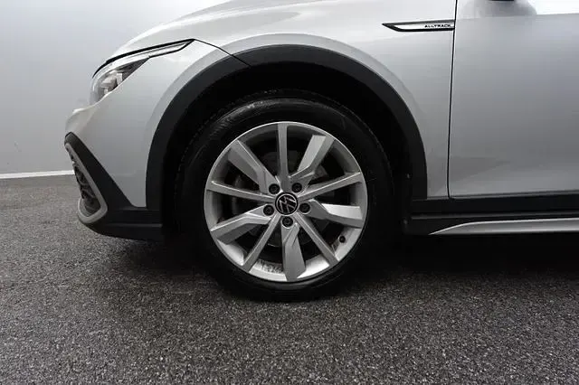 Used VW Golf VIII 200 HP (147 kW) 2021 Silver Estate
