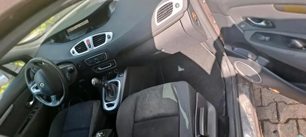 Gebraucht Renault Scénic 107 PS (78 kW) 2010 Braun Van / Kleinbus