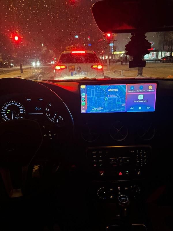 Gebraucht Mercedes A180 122 PS (89 kW) 2012 Rot Limousine