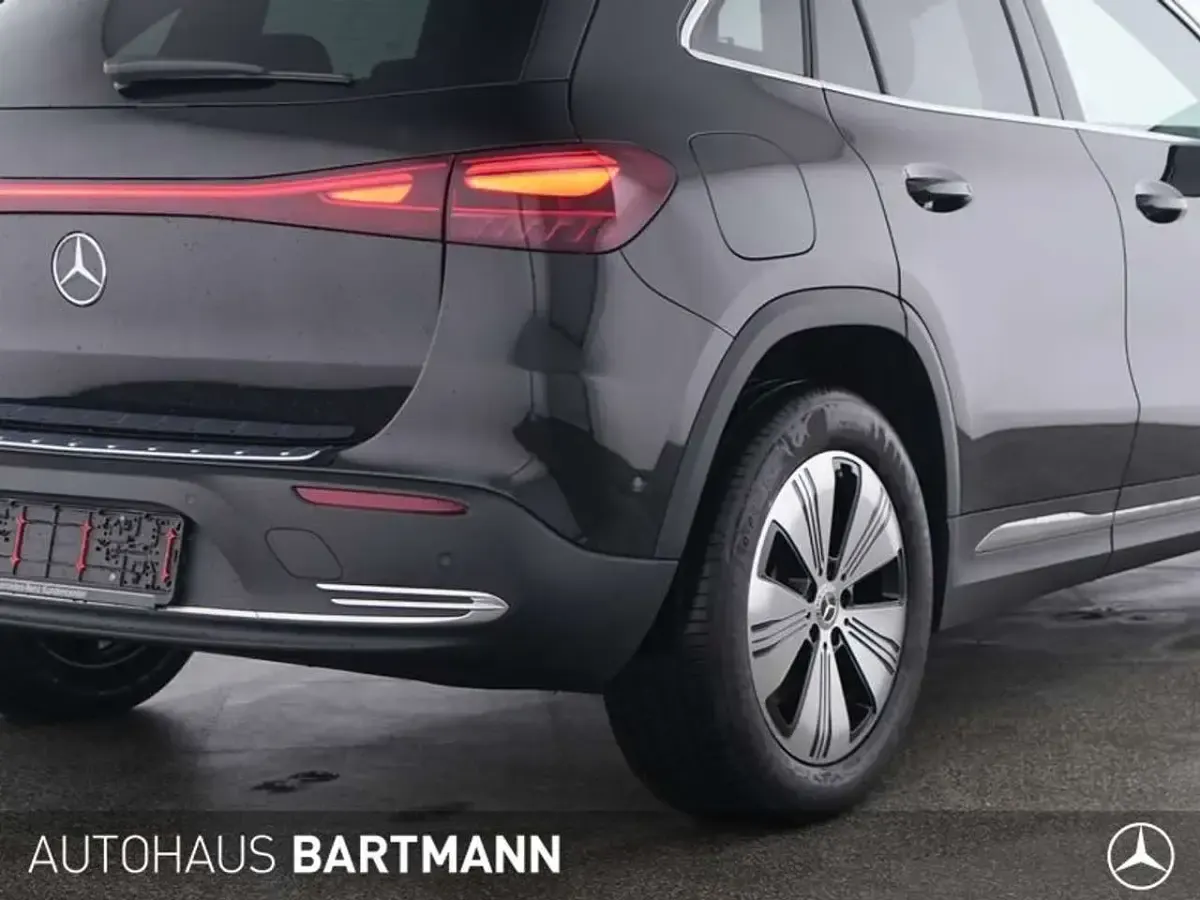 Gebraucht Mercedes EQA250 139 kW (190 PS) 2025 Lack kosmosschwarz SUV