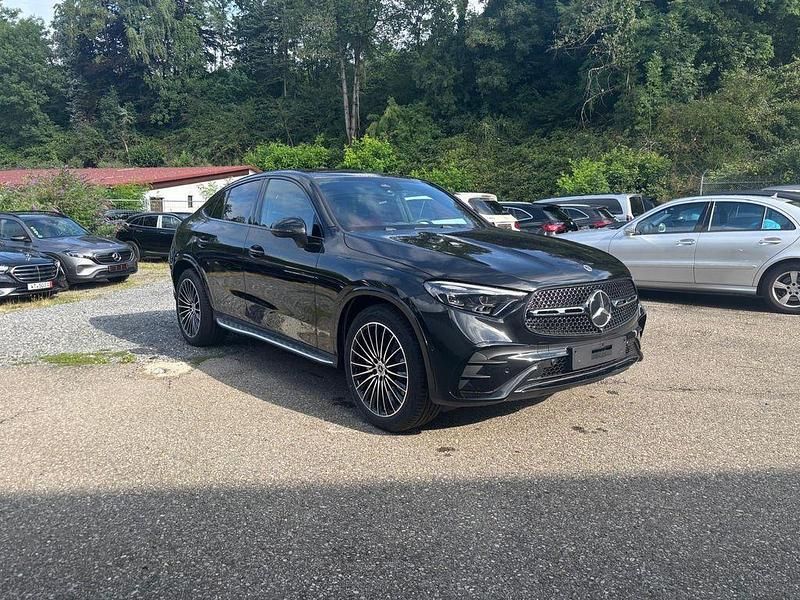 Schwarz Neu 2025 Mercedes GLC300e Limousine | 87.700 € - Bild 1/4