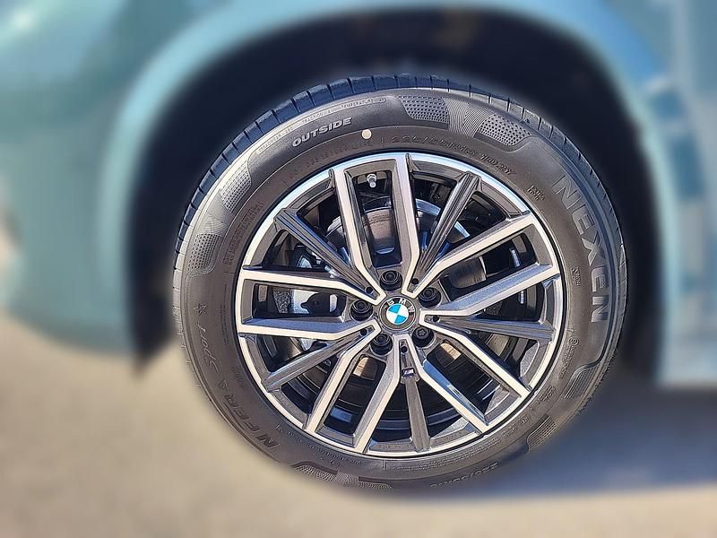 Neu BMW iX1 M Sport 203 kW (277 PS) 2026 Cape york grün SUV
