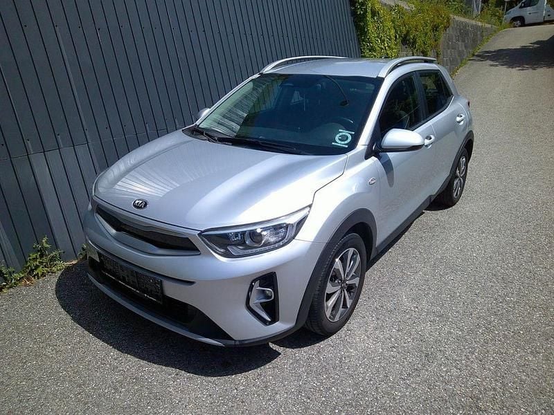 Silber Gebraucht 2022 Kia Stonic Silver SUV | 12.840 € (Superpreis) - Bild 1/4