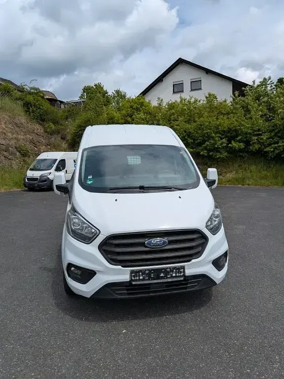 Gebraucht Ford Tourneo 131 PS (96 kW) 2020 Schwarz Van / Kleinbus