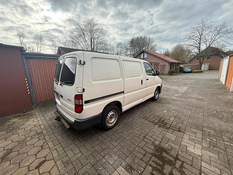 Gebraucht Toyota HiAce 117 PS (86 kW) 2008 Weiß Van / Kleinbus