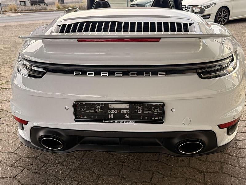 Gebraucht Porsche 992 581 PS (427 kW) 2021 Carraweißmetallic Cabrio