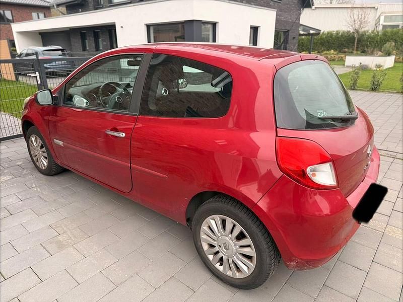 Gebraucht Renault Clio II 75 PS (55 kW) 2009 Rot Limousine