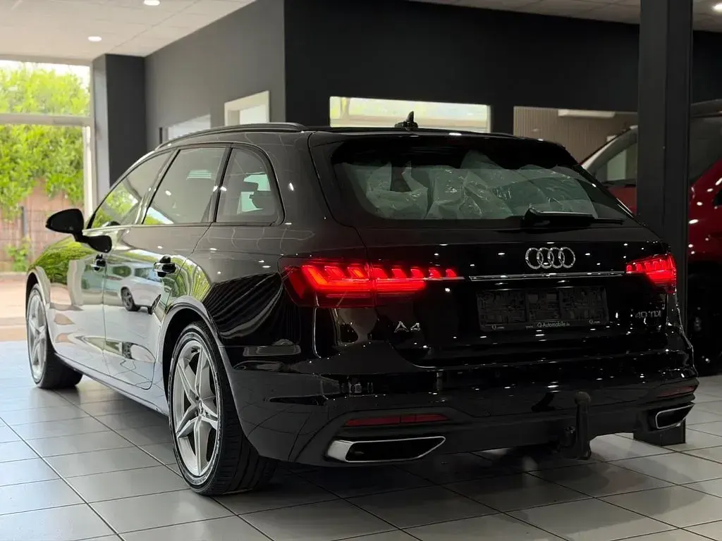 Gebraucht Audi A4 Sport 204 PS (150 kW) 2023 Schwarz Kombi