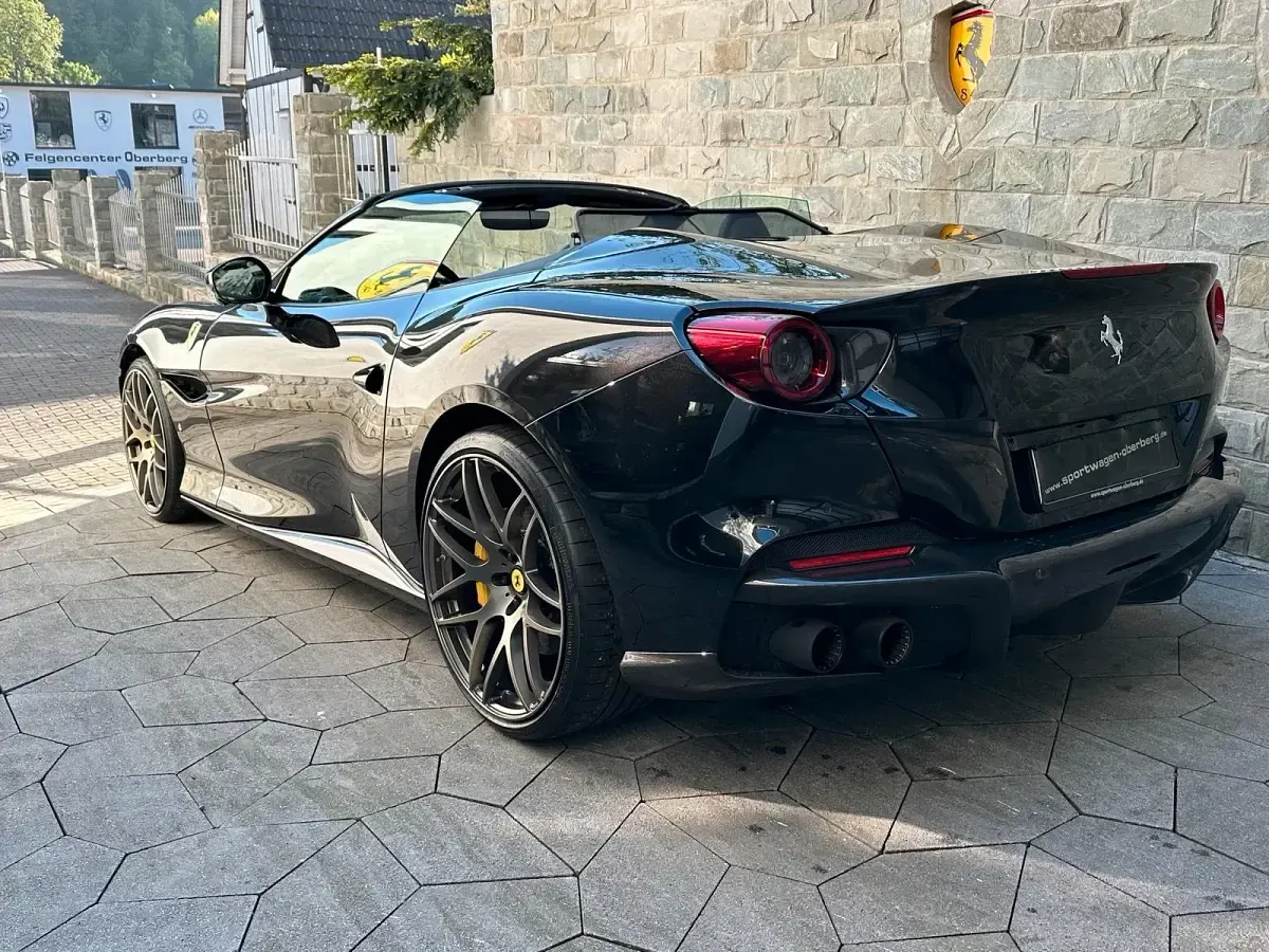 Gebraucht Ferrari Portofino 620 PS (456 kW) 2022 Schwarz Cabrio