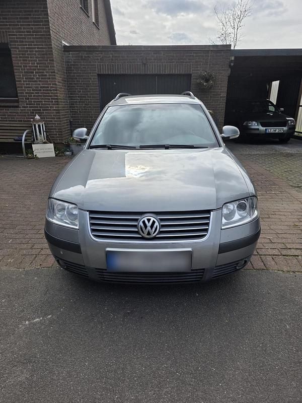 Second-hand VW Passat 100 CP (73 kW) 2004 Gri Break