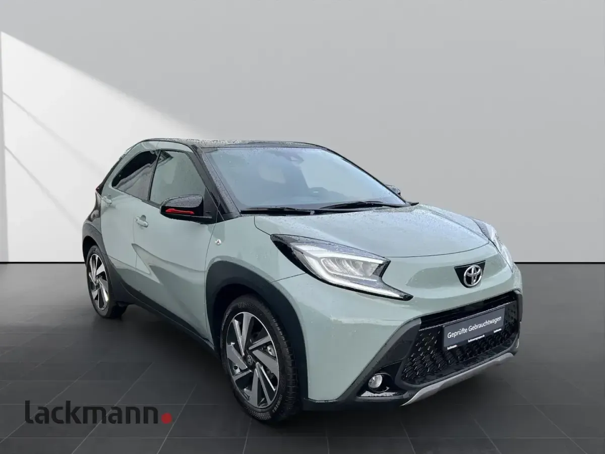 Gebraucht Toyota Aygo X X-plore 72 PS (52 kW) 2024 Gruen SUV