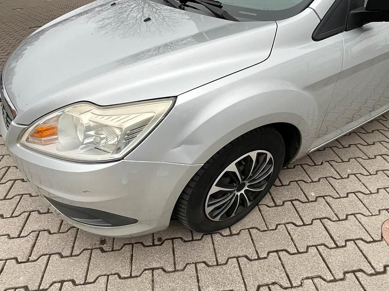 Gebraucht Ford Focus 80 PS (58 kW) 2008 Silber Limousine