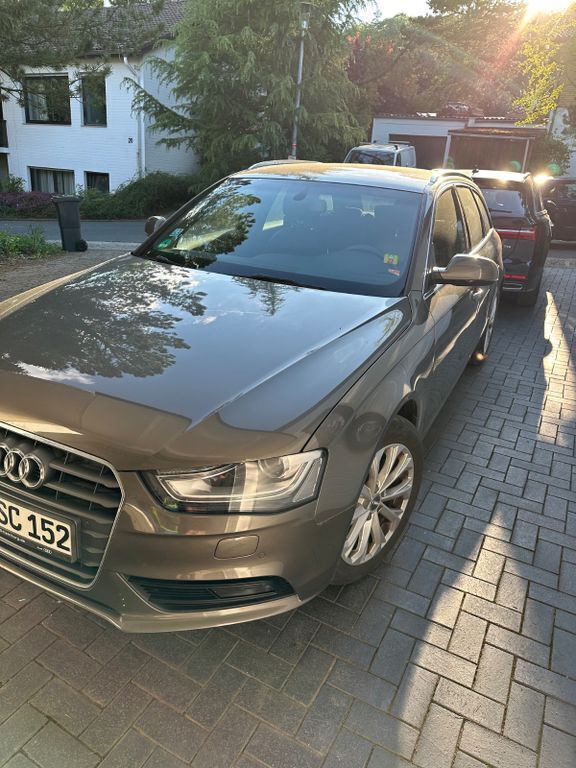 Grau Gebraucht 2013 Audi A4 Ambiente Kombi | 9.900 € (Fairer Preis) - Bild 1/4