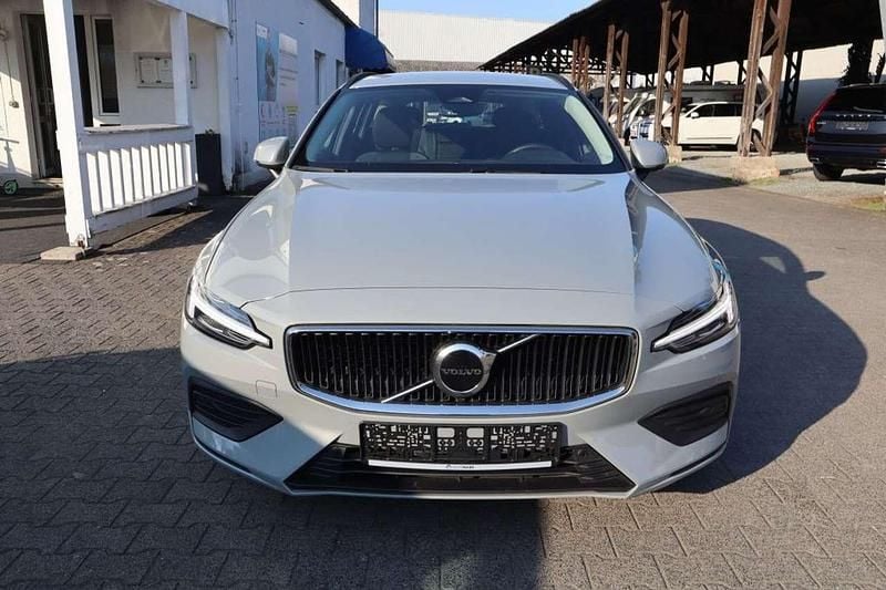 Gebraucht Volvo V60 Core 197 PS (144 kW) 2024 Vapour grey Kombi
