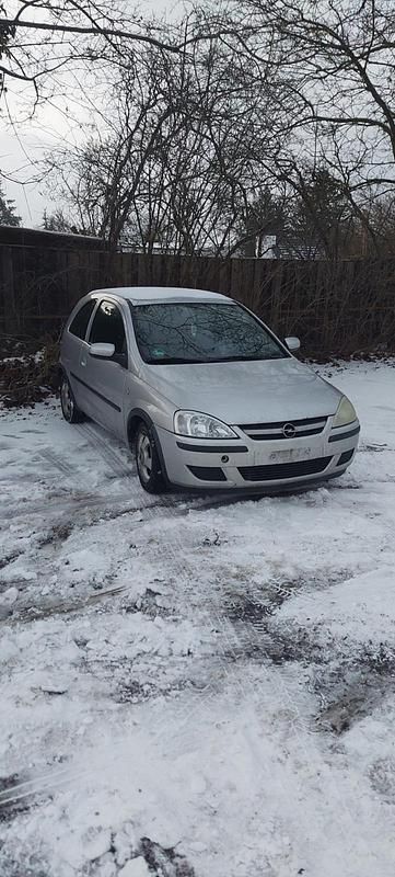Grau Gebraucht 2003 Opel Corsa Kleinwagen | 600 € (Guter Preis) - Bild 1/1