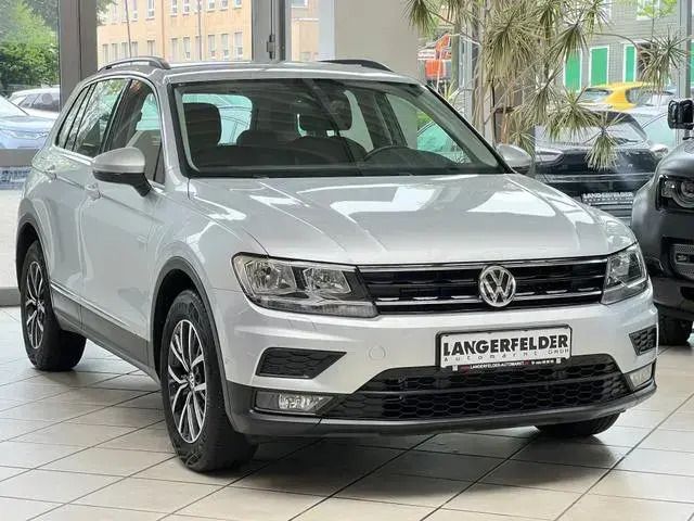 Reflexsilber metallic Gebraucht 2020 VW Tiguan Comfortline SUV | 20.970 € (Guter Preis) - Bild 1/4