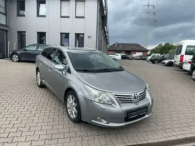 Gebraucht Toyota Avensis Executive 150 PS (110 kW) 2010 Silber Kombi