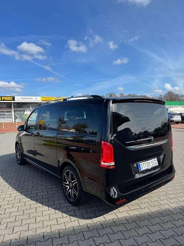 Gebraucht Mercedes V300 Avantgarde Edition 239 PS (175 kW) 2021 Schwarz Van / Kleinbus