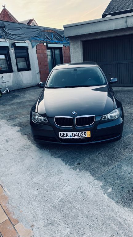 Grau Gebraucht 2008 BMW 318 Kombi | 1.990 € (Superpreis) - Bild 1/4