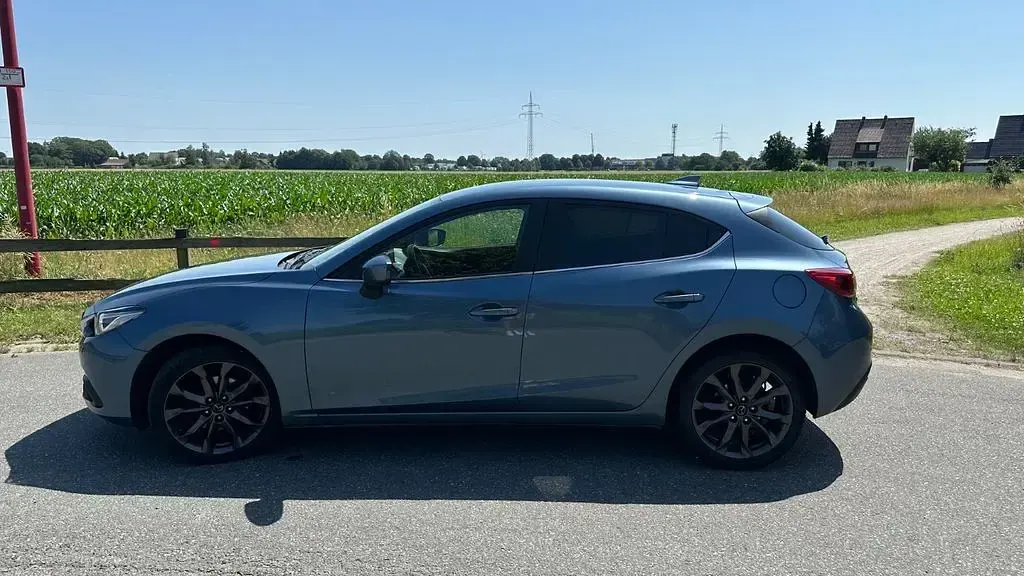 Gebraucht Mazda 3 Inclusive 105 PS (77 kW) 2017 Blau Limousine