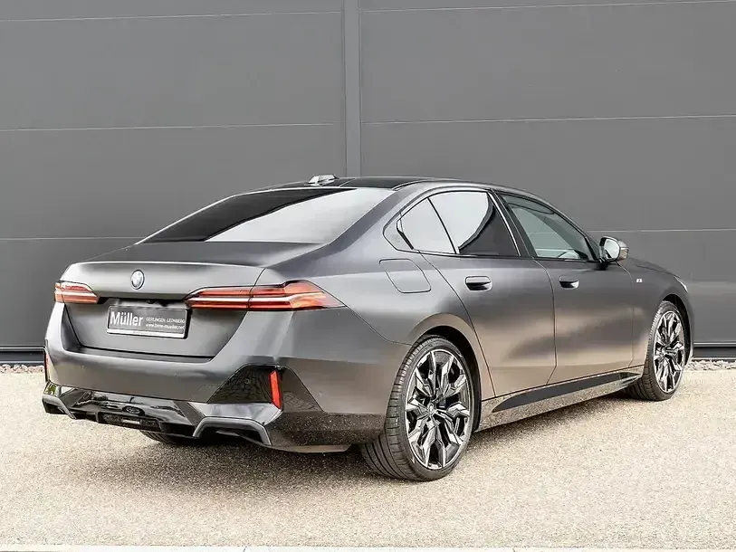 Gebraucht BMW i5 M Sport 250 kW (340 PS) 2023 Frozen deep grey ii metallic Limousine