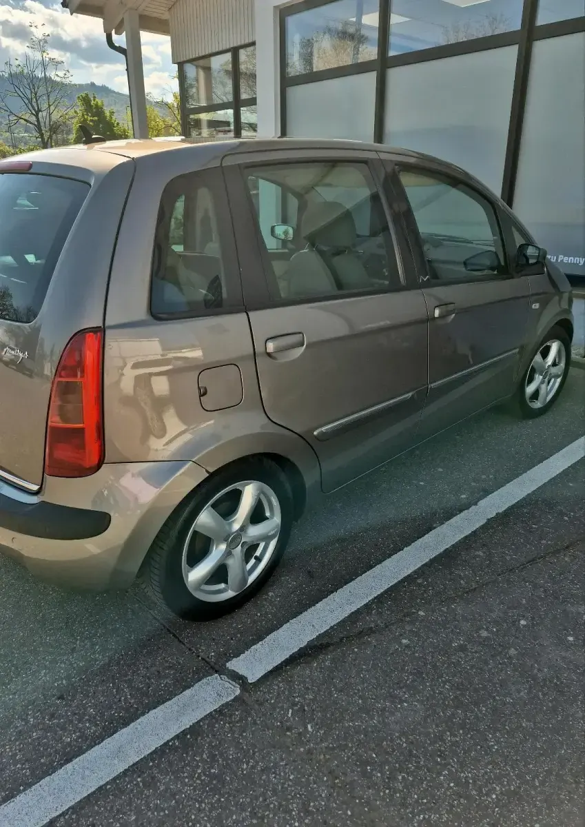 Gebraucht Lancia Musa 105 PS (77 kW) 2005 Gold Van / Kleinbus