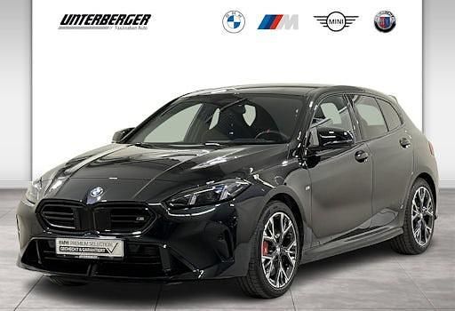 Gebraucht BMW M135 Performance 300 PS (220 kW) 2025 Saphirschwarz Kleinwagen