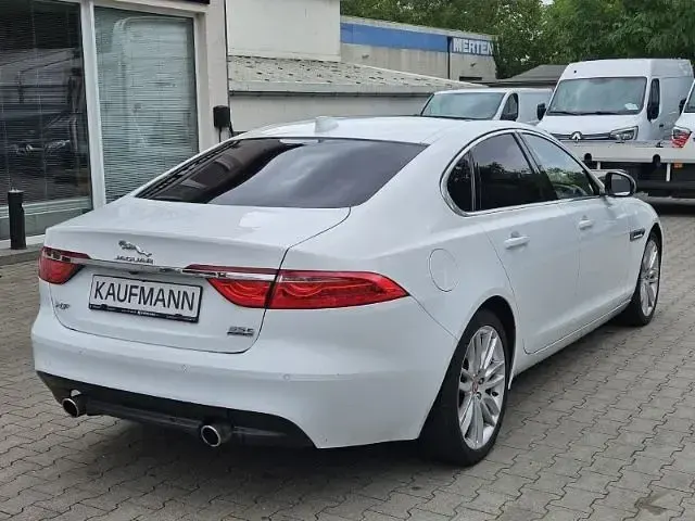 Gebraucht Jaguar XF 344 PS (253 kW) 2017 Weiss Limousine