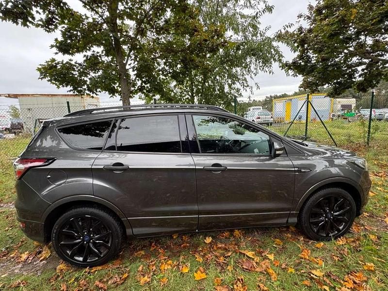 Grau Gebraucht 2018 Ford Kuga ST SUV | 12.000 € (Fairer Preis) - Bild 1/4