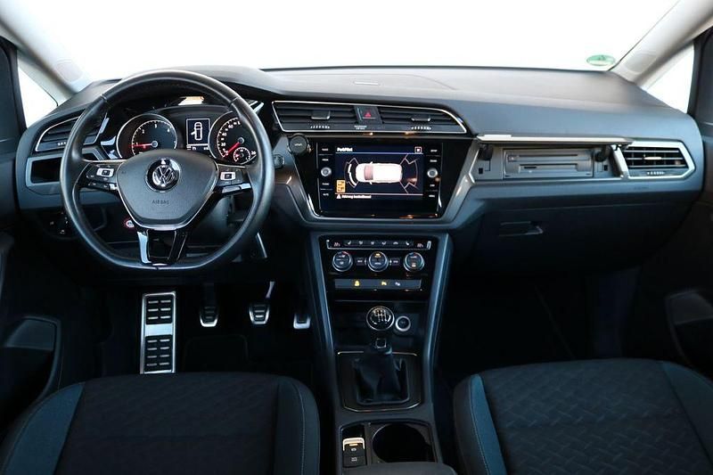 Gebraucht VW Touran IQ Drive 116 PS (85 kW) 2019 Grau Van / Kleinbus