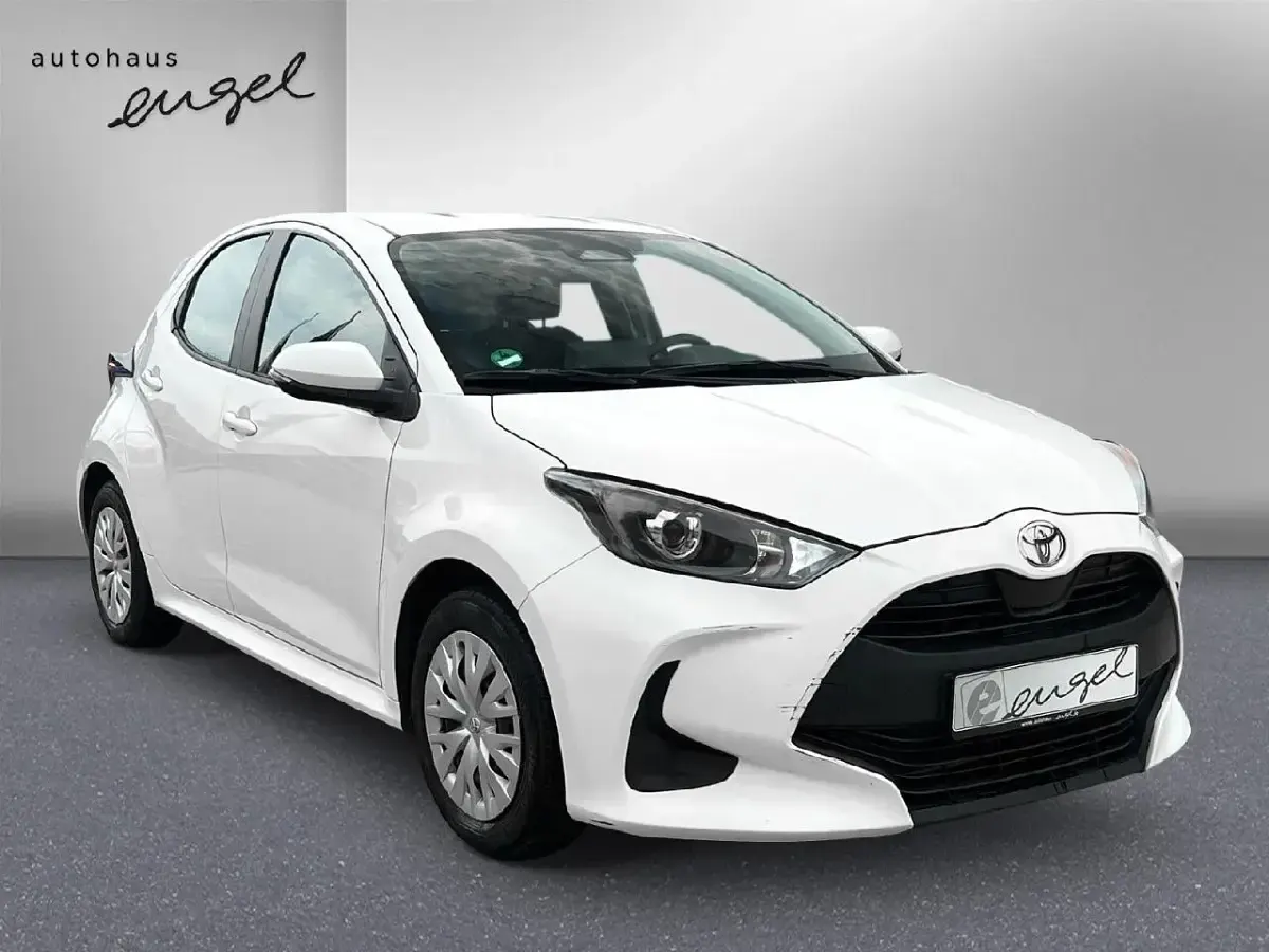 Gebraucht Toyota Yaris Hybrid Edition 116 PS (85 kW) 2025 Weiß Kleinwagen