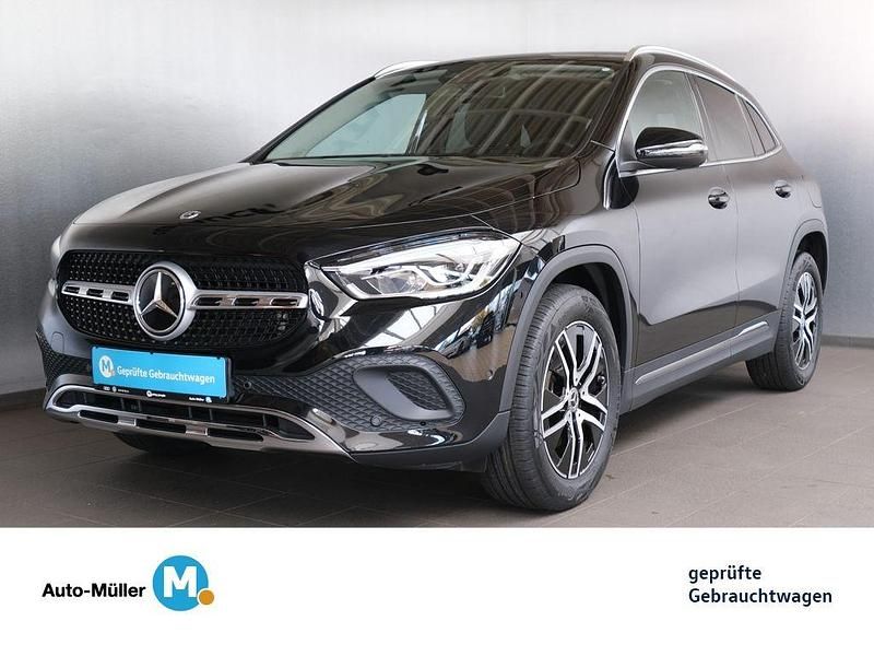Kosmosschwarz metallic (metallic) Gebraucht 2022 Mercedes GLA180 Progressive SUV | 33.980 € (Fairer Preis) - Bild 1/4