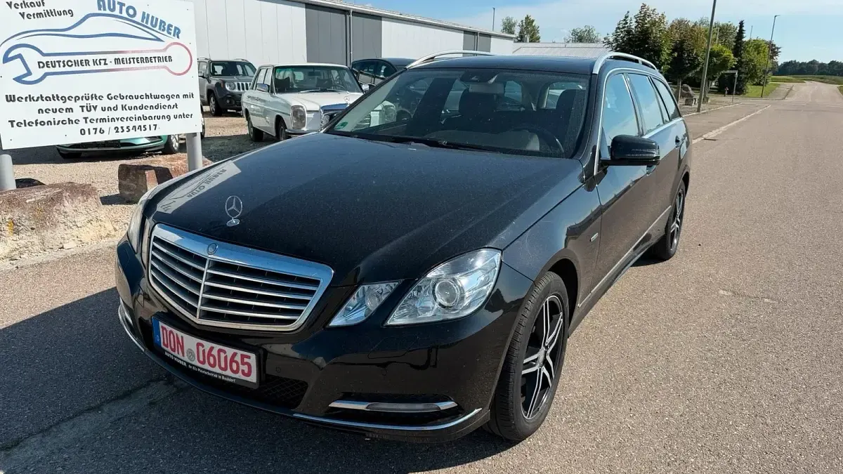 Gebraucht Mercedes E250 Elegance 204 PS (150 kW) 2012 Schwarz Kombi