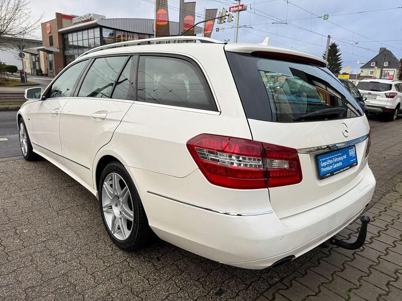 Gebraucht Mercedes E350 265 PS (194 kW) 2011 Weiß Kombi