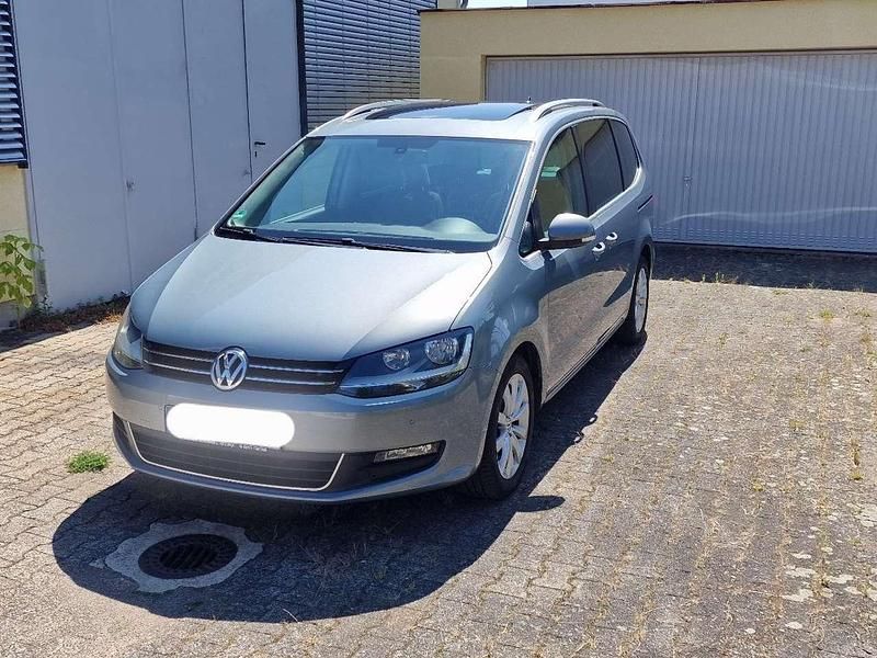 Grau Gebraucht 2011 VW Sharan Comfortline Van / Kleinbus | 11.900 € (Fairer Preis) - Bild 1/4