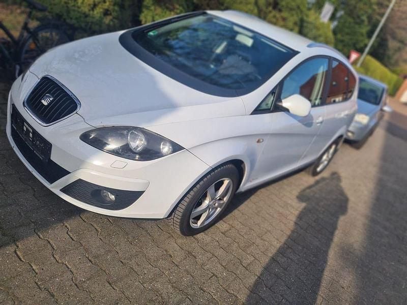 Gebraucht Seat Altea Sun 125 PS (91 kW) 2013 Weiß Van / Kleinbus