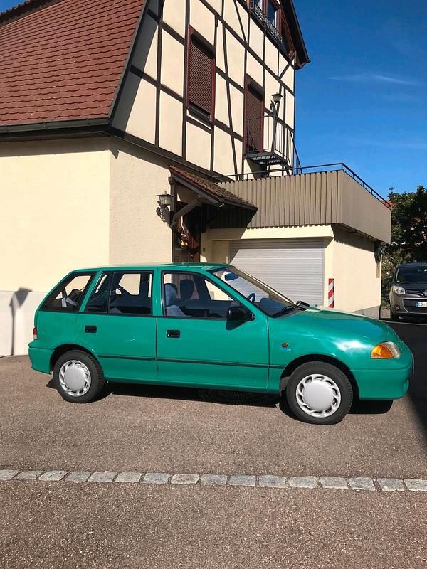 Grün Gebraucht 1998 Suzuki Swift GLS Limousine | 1.650 € - Bild 1/4