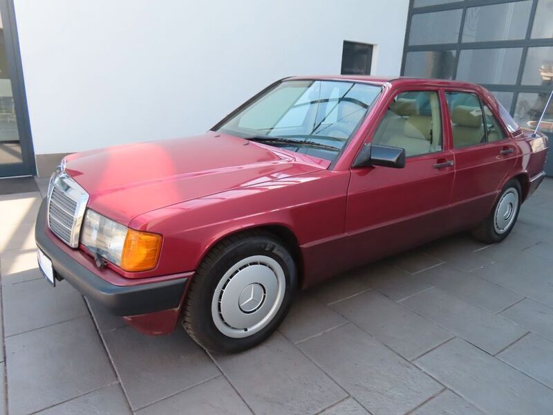Rot Gebraucht 1989 Mercedes 190 Limousine | 13.985 € - Bild 1/4