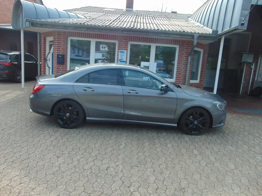 Gebraucht Mercedes CLA180 122 PS (89 kW) 2016 Mountaingrau Limousine