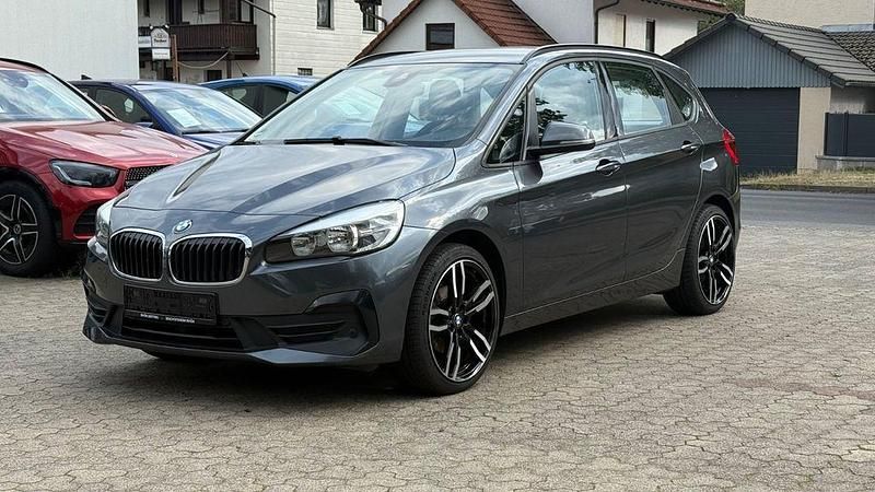 Grau Gebraucht 2018 BMW 216 Active Tourer Advantage Van / Kleinbus | 14.990 € (Fairer Preis) - Bild 1/4