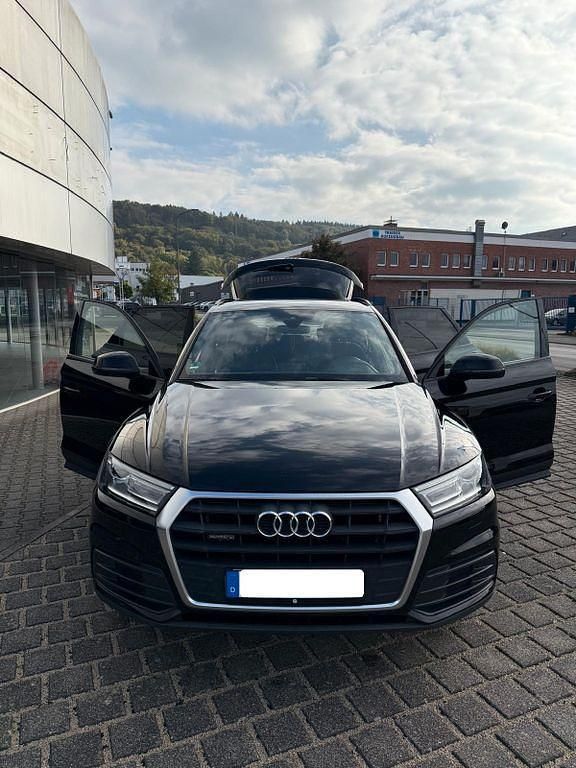 Schwarz Gebraucht 2018 Audi Q5 Comfort SUV | 20.500 € (Teuer) - Bild 1/4